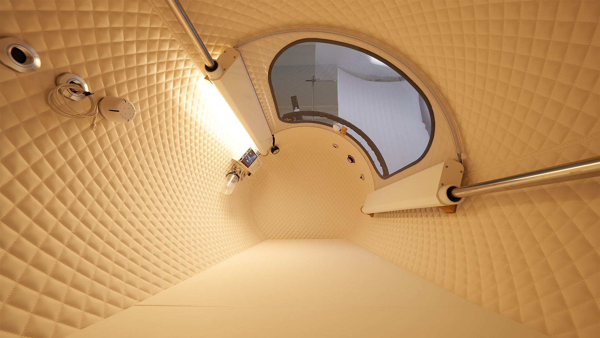 Macy-Pan 1501 1.5 & 1.6 ATA Hard Shell Hyperbaric. Oxygen Therapy Chamber