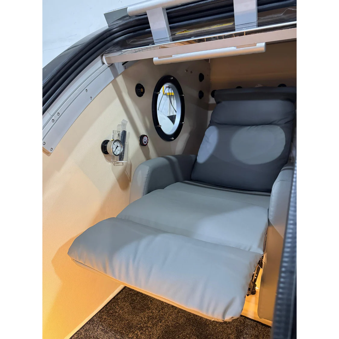 Macy-Pan HP750 2.0 ATA Hard Shell Sitting Hyperbaric Oxygen Chamber with Free Chair