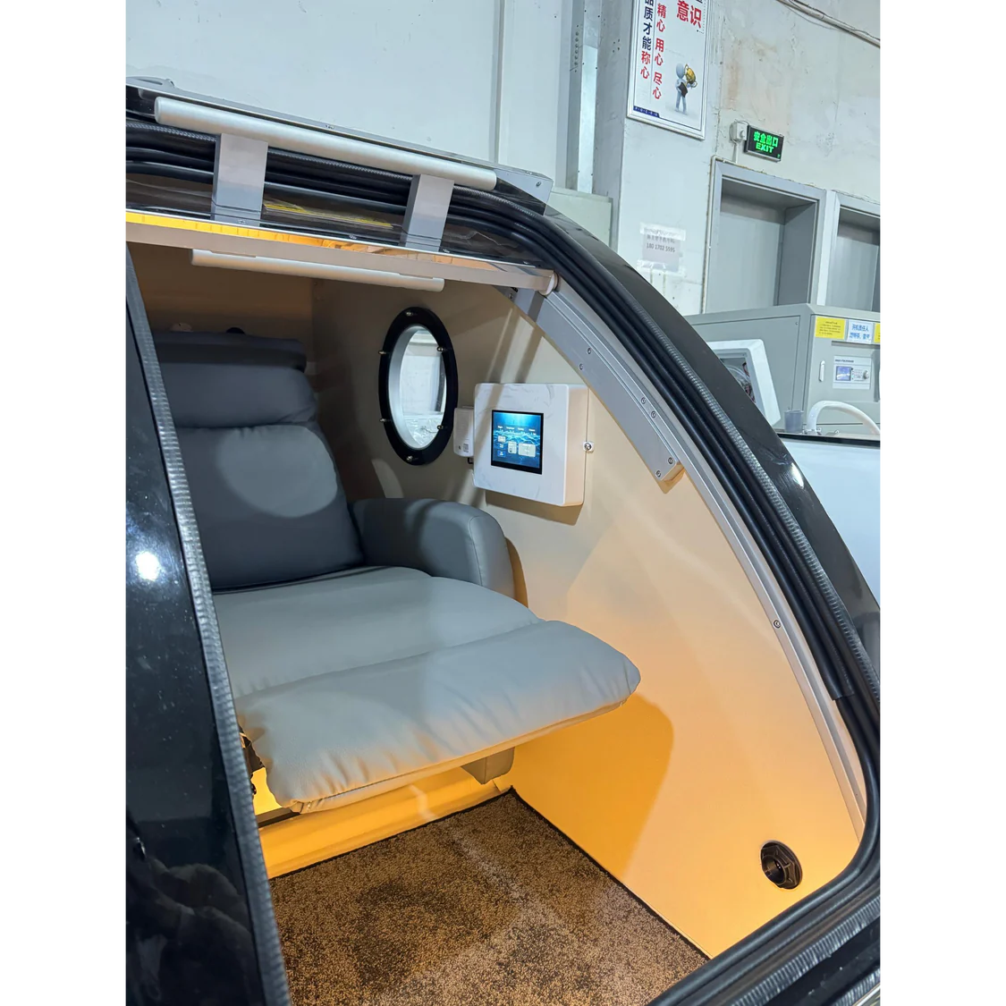 Macy-Pan HP750 2.0 ATA Hard Shell Sitting Hyperbaric Oxygen Chamber with Free Chair