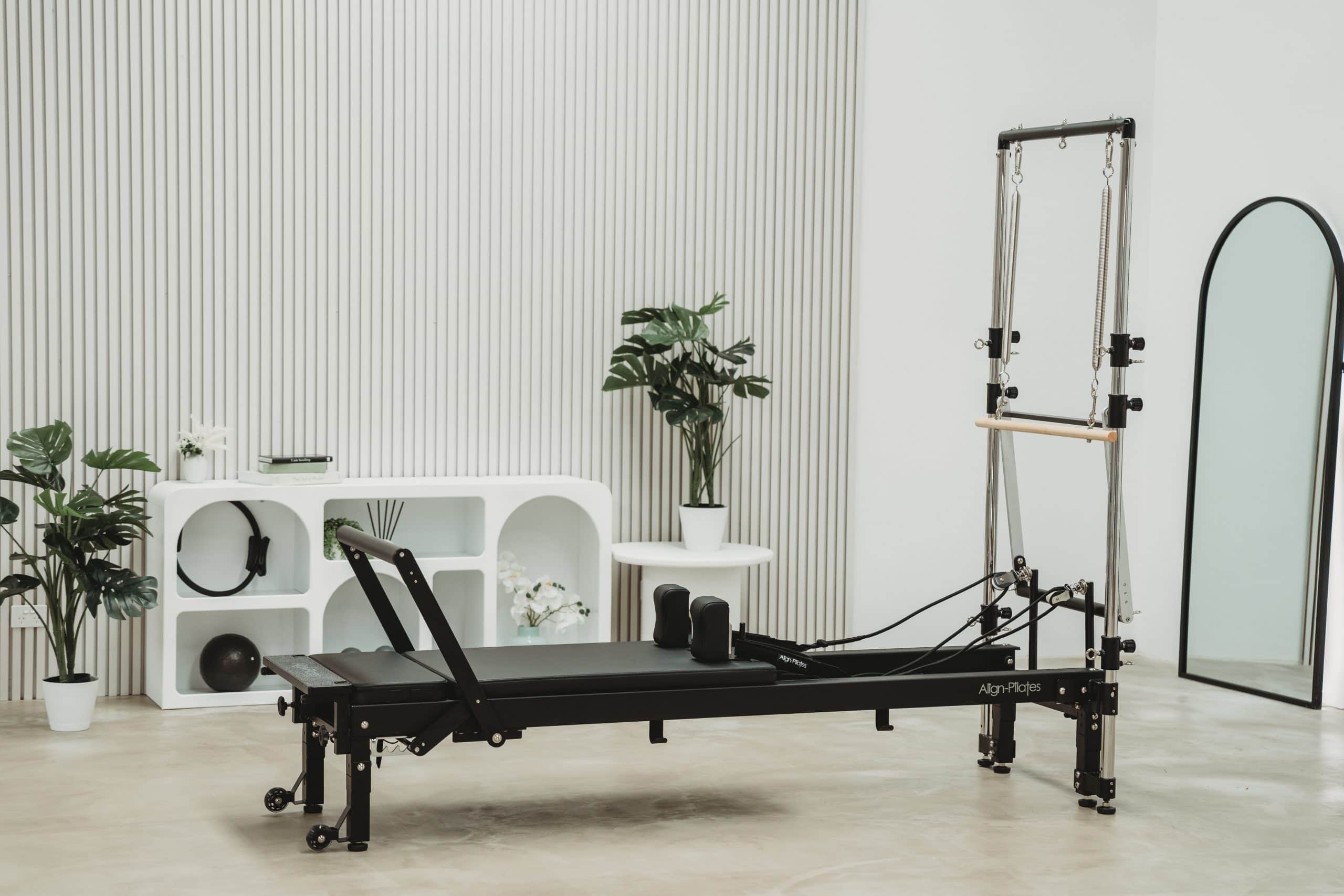 Align Pilates® C8-PRO Studio Pilates Reformer - Noir/Black Bundle