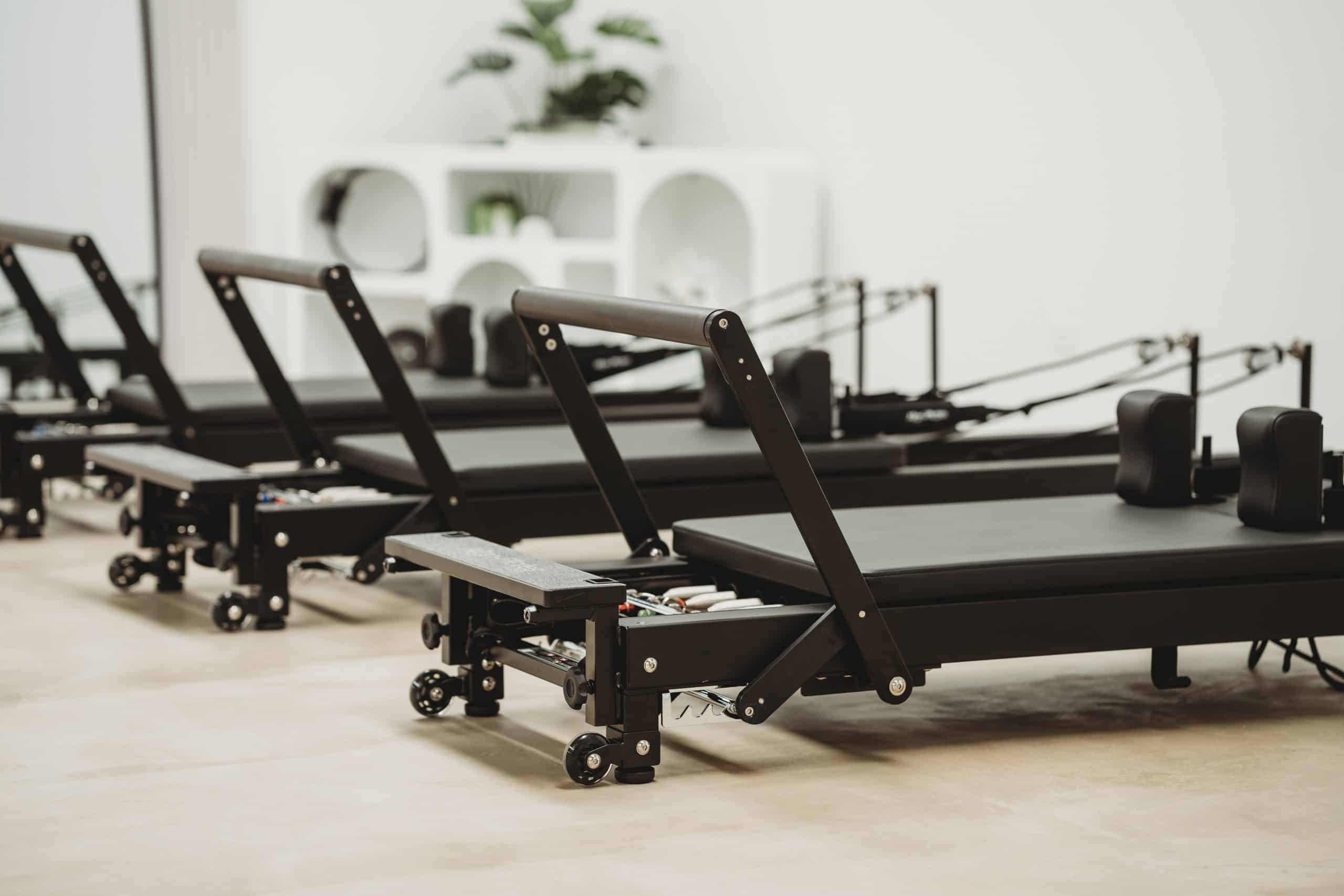 Align Pilates® C8-PRO Studio Pilates Reformer - Noir/Black Bundle