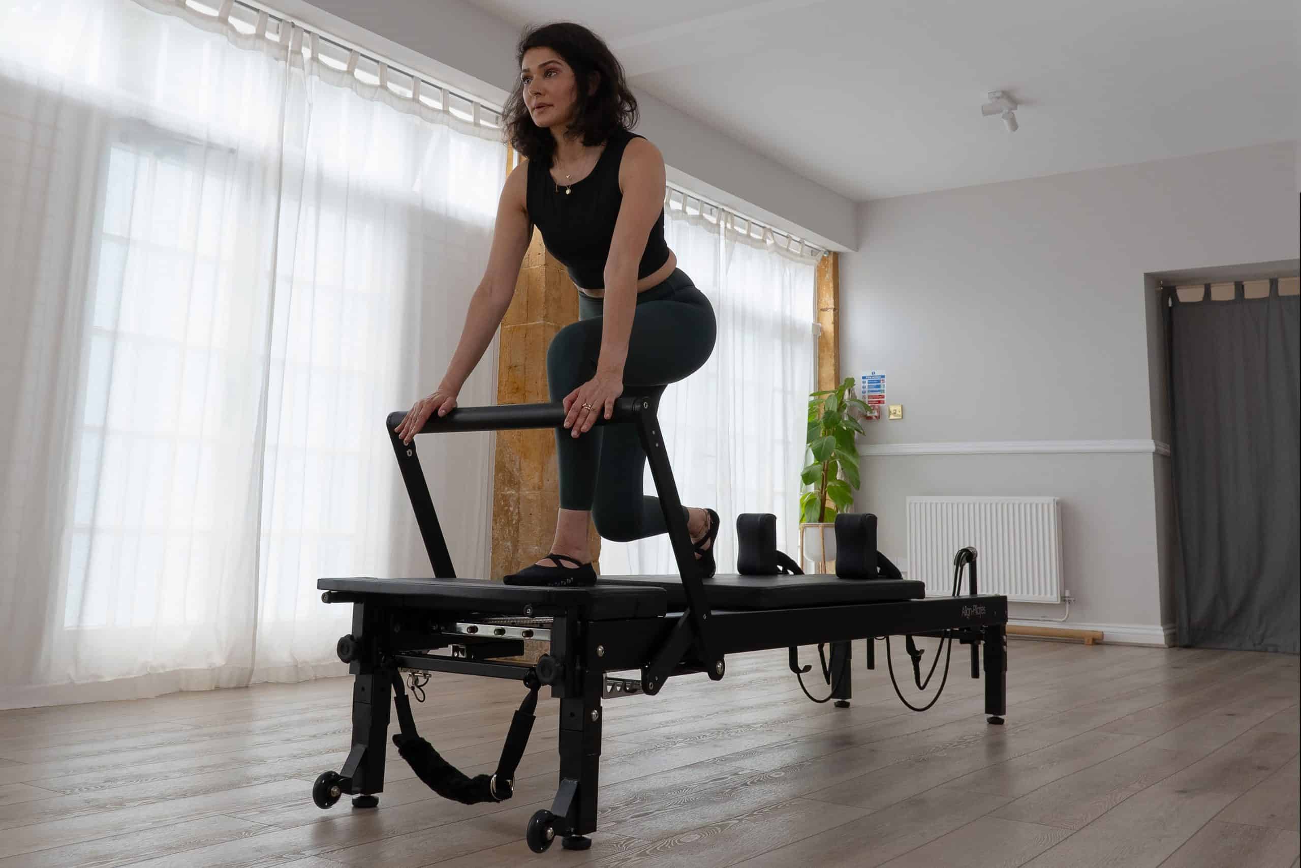 Align Pilates® C8-PRO Studio Pilates Reformer - Noir/Black Bundle