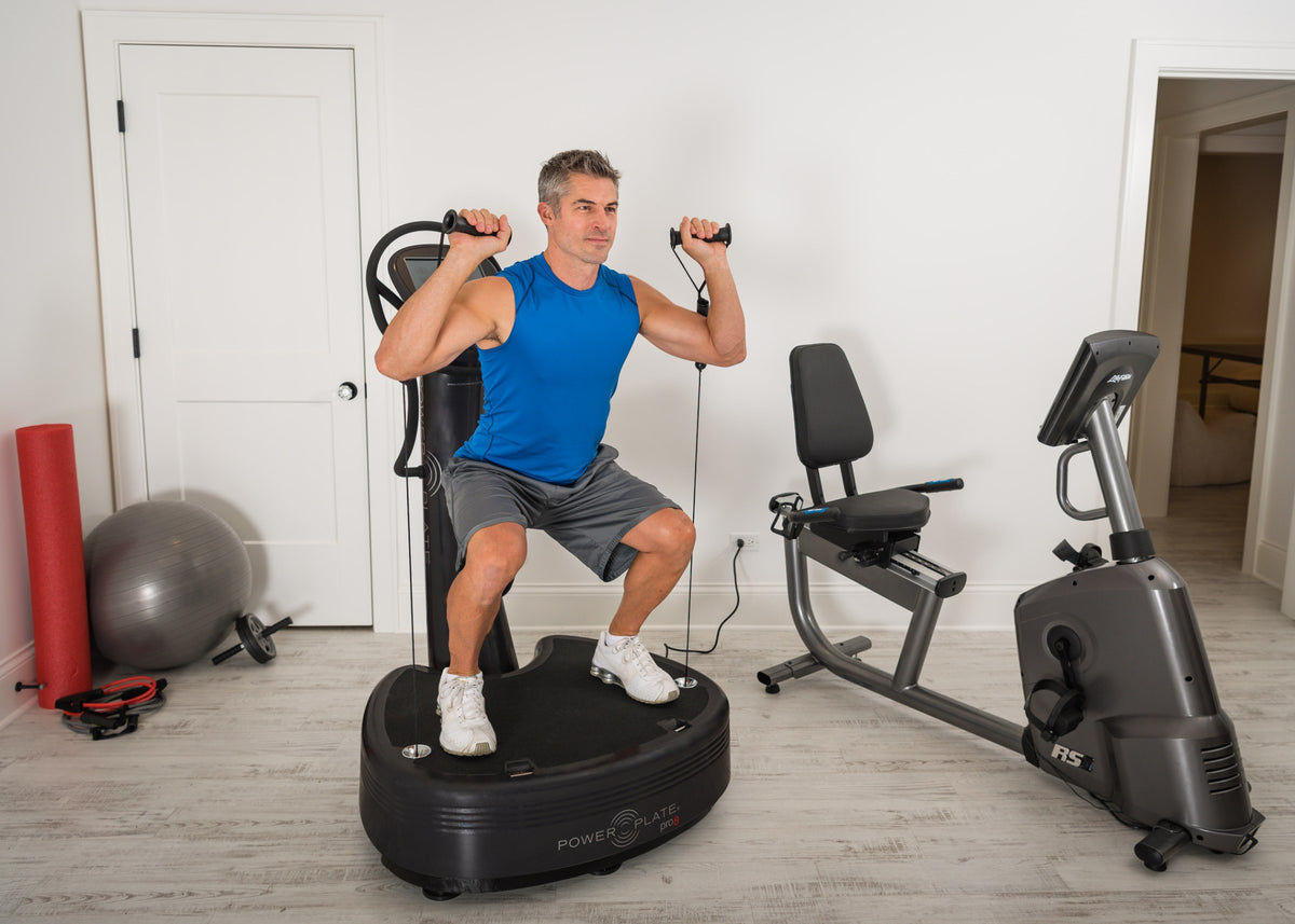 Strength training on the Power Plate pro8 in a gym